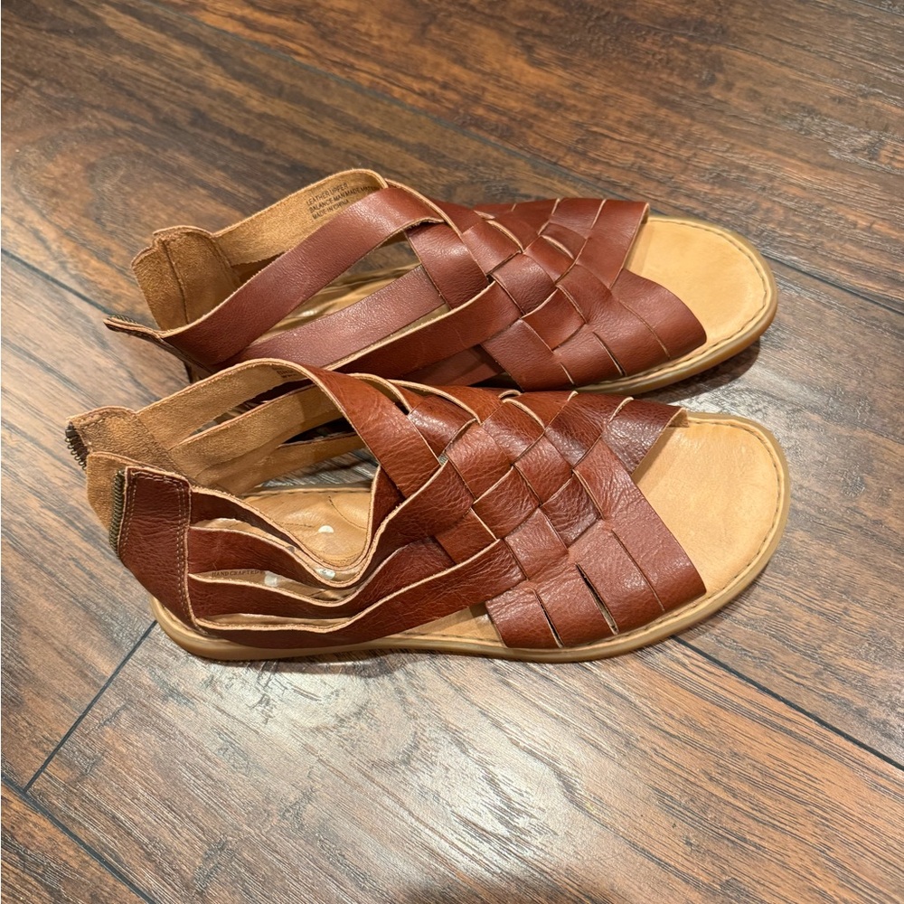 Born cage Leather Sandals